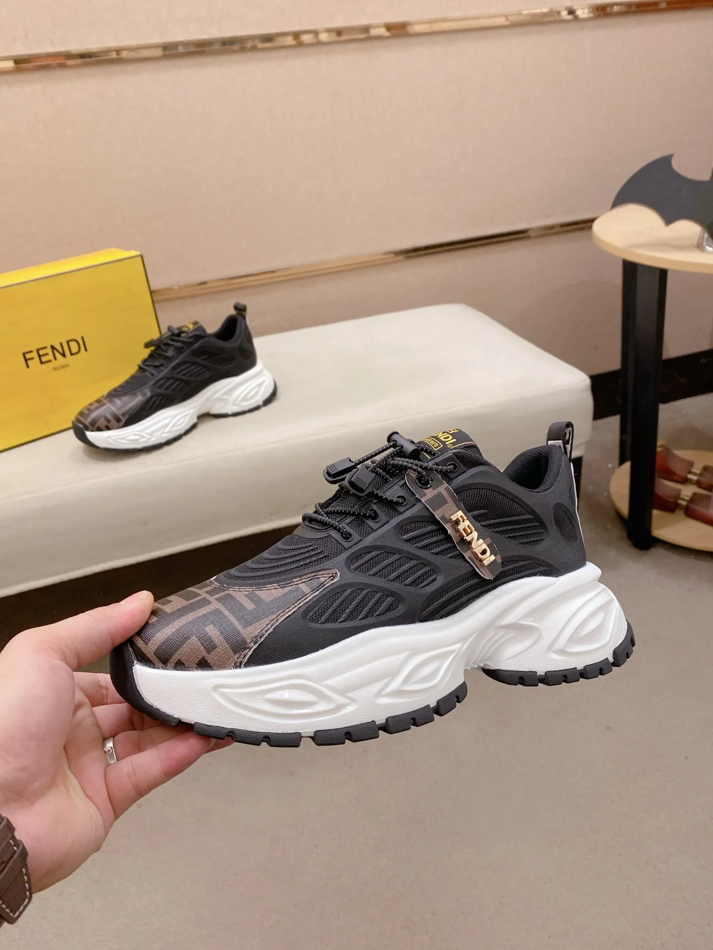 Men's shoes 💰 442💰 (fendi) New high-top 👊🏻 upper 🇮🇹 imported cowhide fabric 🇩🇪 lining imported breathable mesh lining. The original outsole is molded to highlight the identity of every man, and the upper foot is elegant and stable🚶🏻🚶🏻The high-end custom counters reproduce the original version📯No matter the wind or rain, the shoe last remains unchanged and can withstand the verification of time🔍️,🔵 Size: 38-44